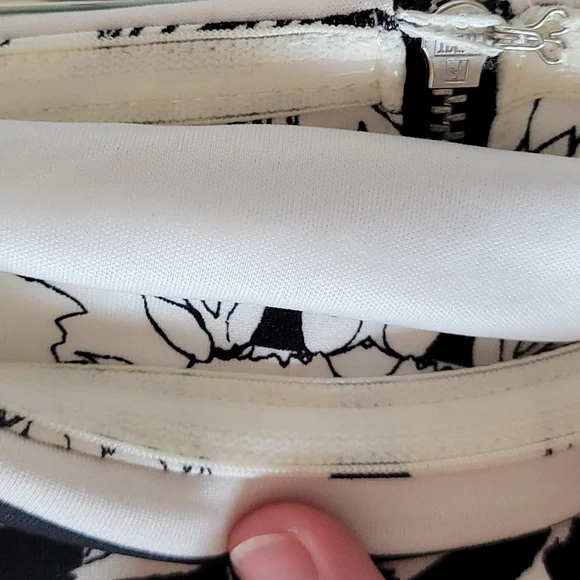 NWOT Express Strapless Floral Striped Black White Knee Length Bodycon Dress US 2 - Picture 7 of 7